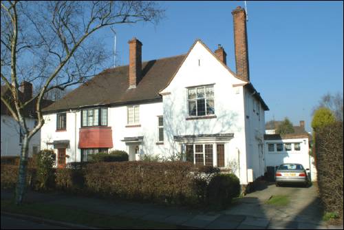 02 Sutcliffe Close